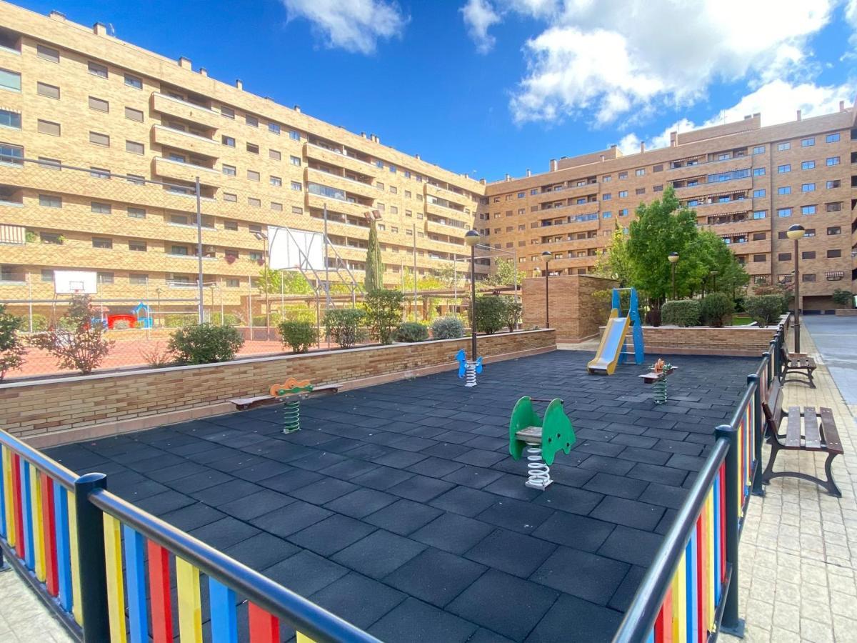 Aires De Toledo-Parque Warner Y Madrid En Familia Leilighet Eksteriør bilde