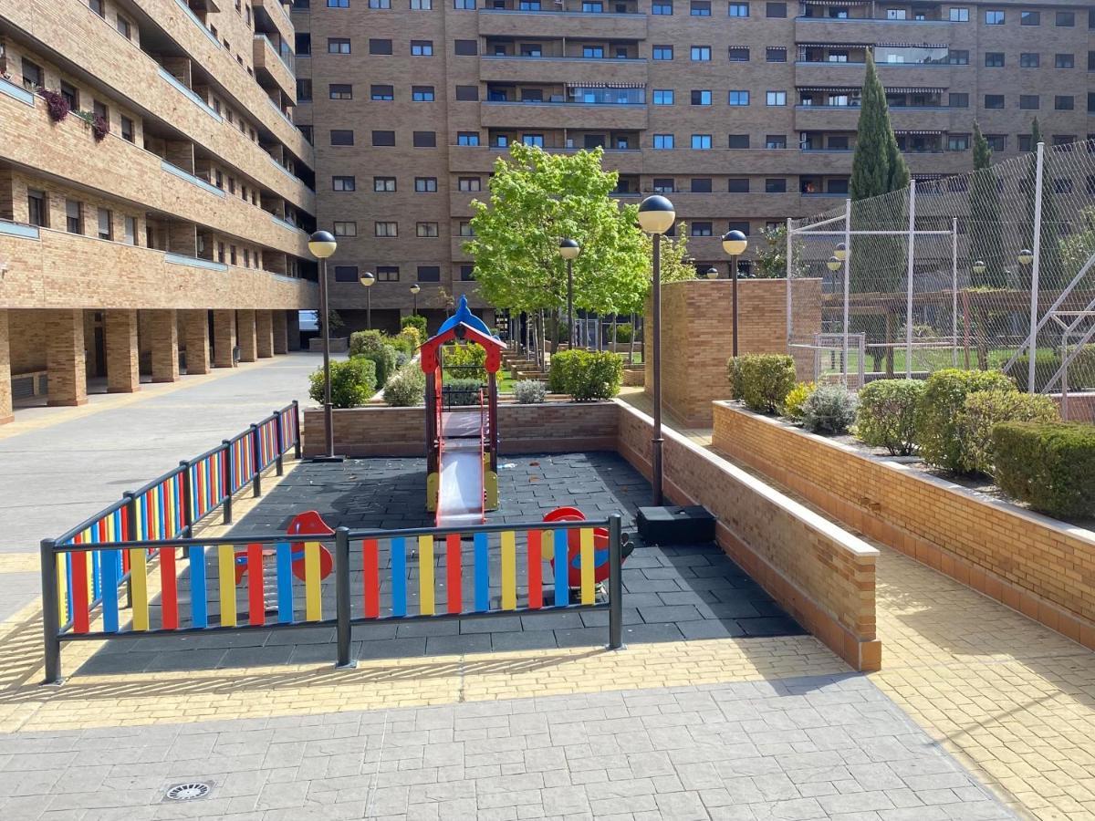 Aires De Toledo-Parque Warner Y Madrid En Familia Leilighet Eksteriør bilde